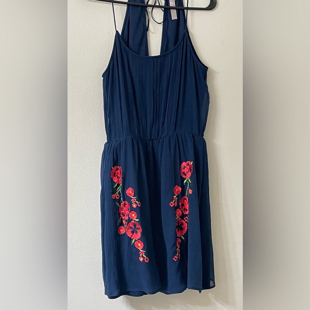 Francesca’s Navy Blue Short Dress With Flower Detail Size M